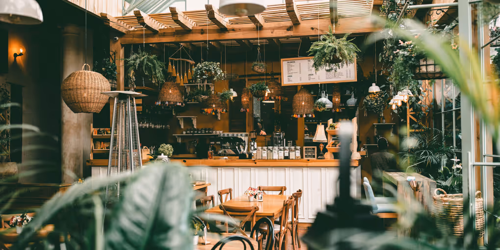 https://unsplash.com/photos/brown-wooden-table-and-chairs-xhKG01FN2uk