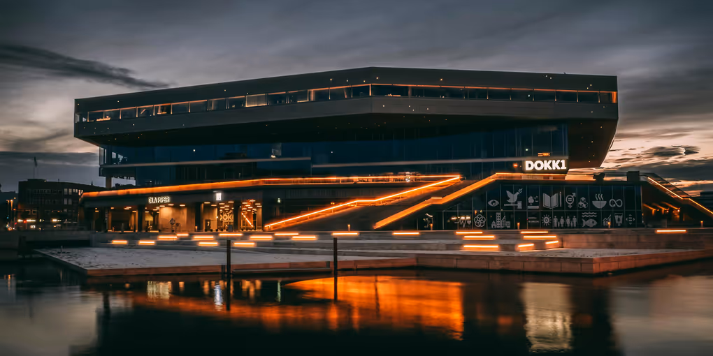 https://unsplash.com/photos/a-train-traveling-down-train-tracks-next-to-a-forest-mW1bD8w8foY