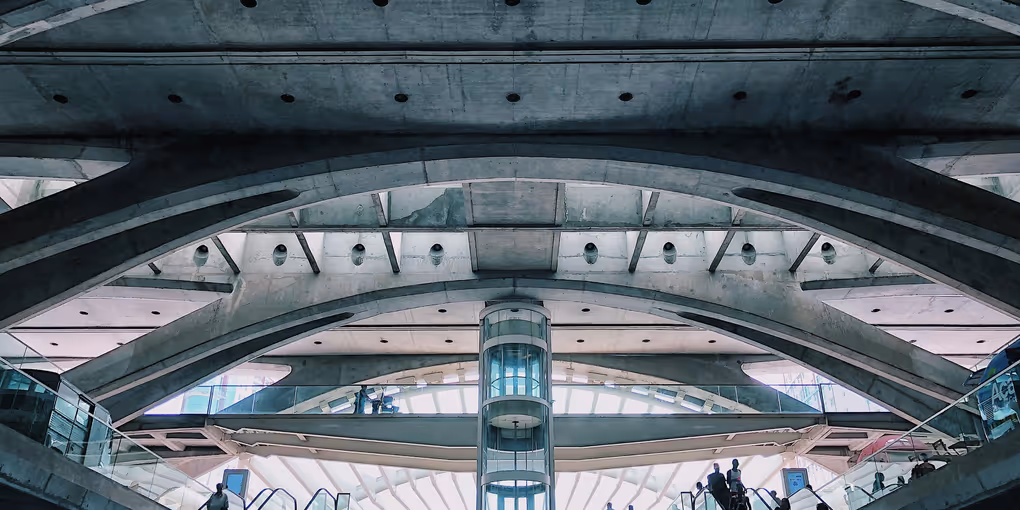 https://unsplash.com/photos/people-walking-inside-building-during-daytime-u_Svc_bDgHk