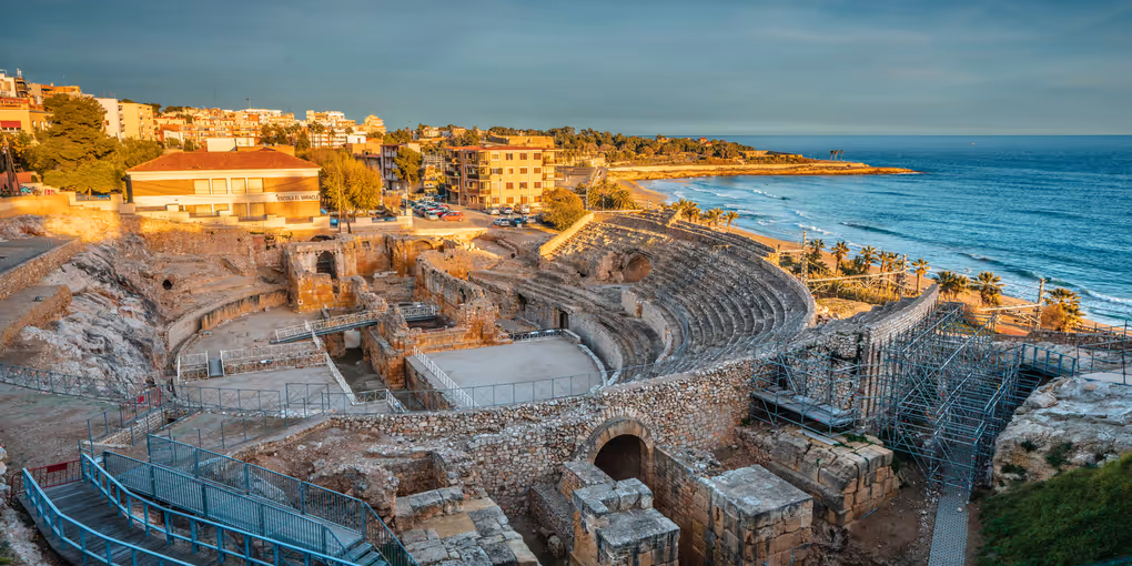 https://images.unsplash.com/photo-1639650708447-8dc68c363563?ixid=M3w1NDUzNDd8MHwxfHNlYXJjaHw1fHx0YXJyYWdvbmF8ZW58MHx8fHwxNzI2NTkyMjc2fDA&ixlib=rb-4.0.3
